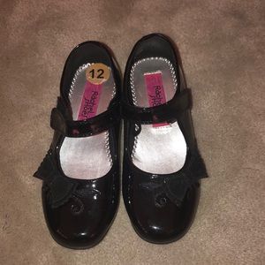 Girls 12 black shiny Patten Leather Velcro shoes
